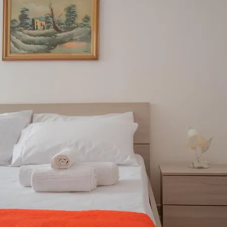Via Milano Aparthotel 4*